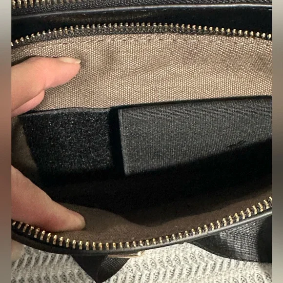 Jessie James conceal to carry Black Crossbody Bag - Picture 5 of 10